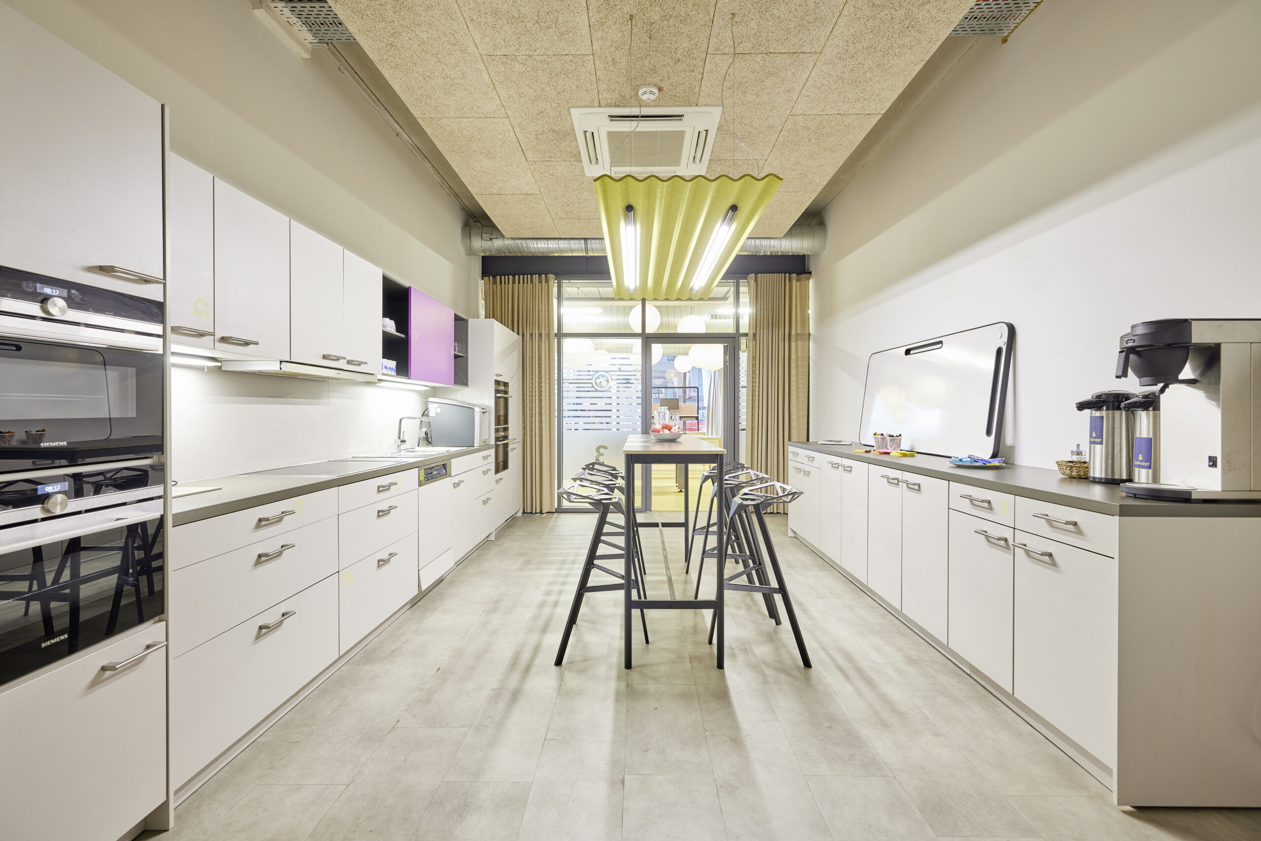 Voll ausgestattete Küche